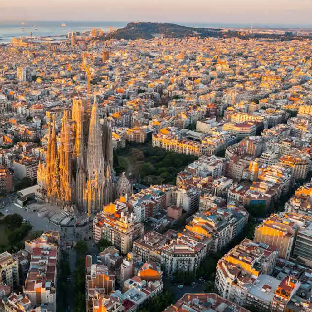 Vola con Pure | Volo + Hotel per 2 persone a Barcellona